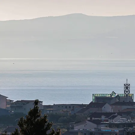 3 Bedroom Gorgeous In Appartement *