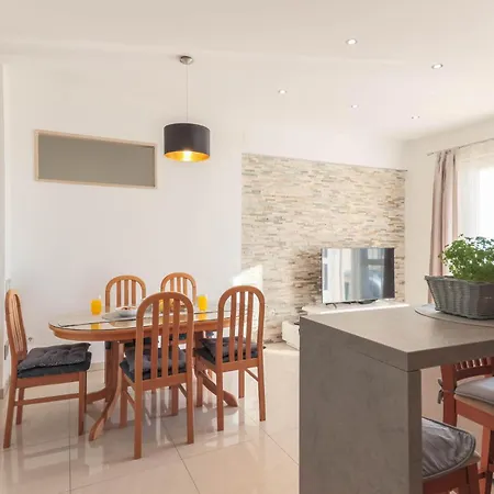3 Bedroom Gorgeous In Appartement