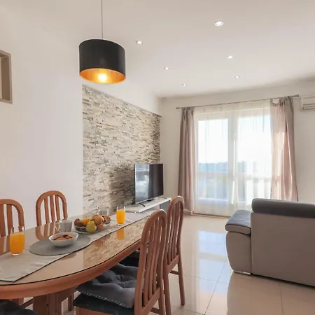 3 Bedroom Gorgeous In Appartement Split